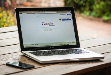 Czym są wyszukiwarki internetowe i jak funkcjonują?